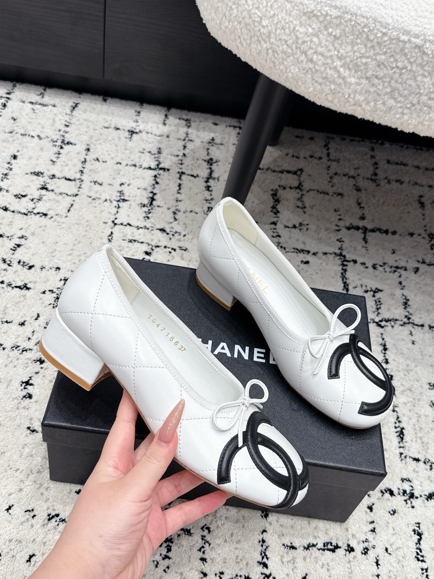 CHANEL 26S HIGH HEELS IN WHITE LAMBSKIN WITH BOW