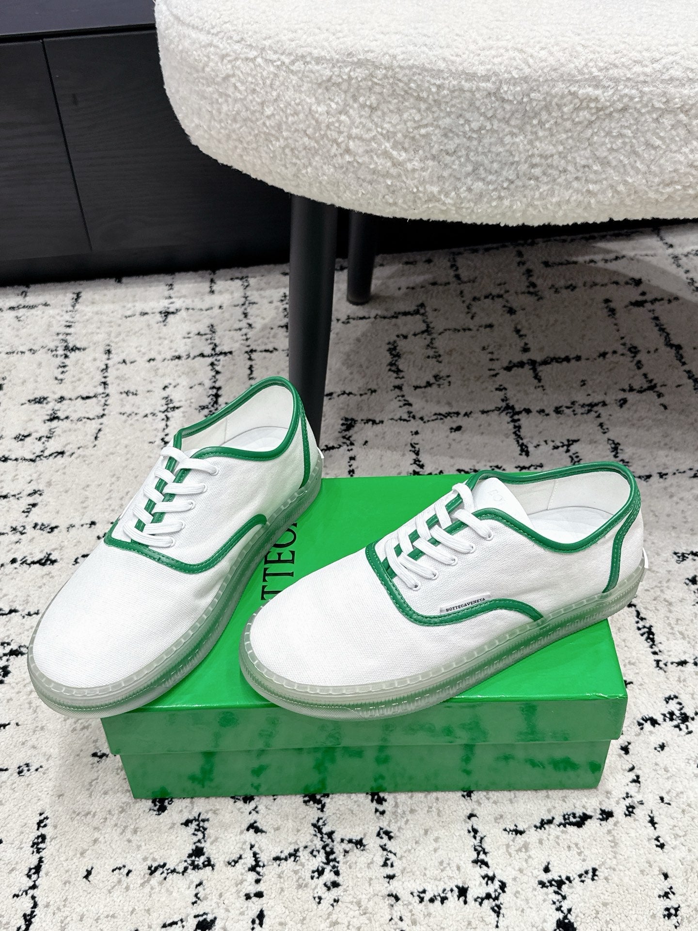 BOTTEGA VENETA 26S SNEAKERS IN WHITE AND GREEN CANVAS