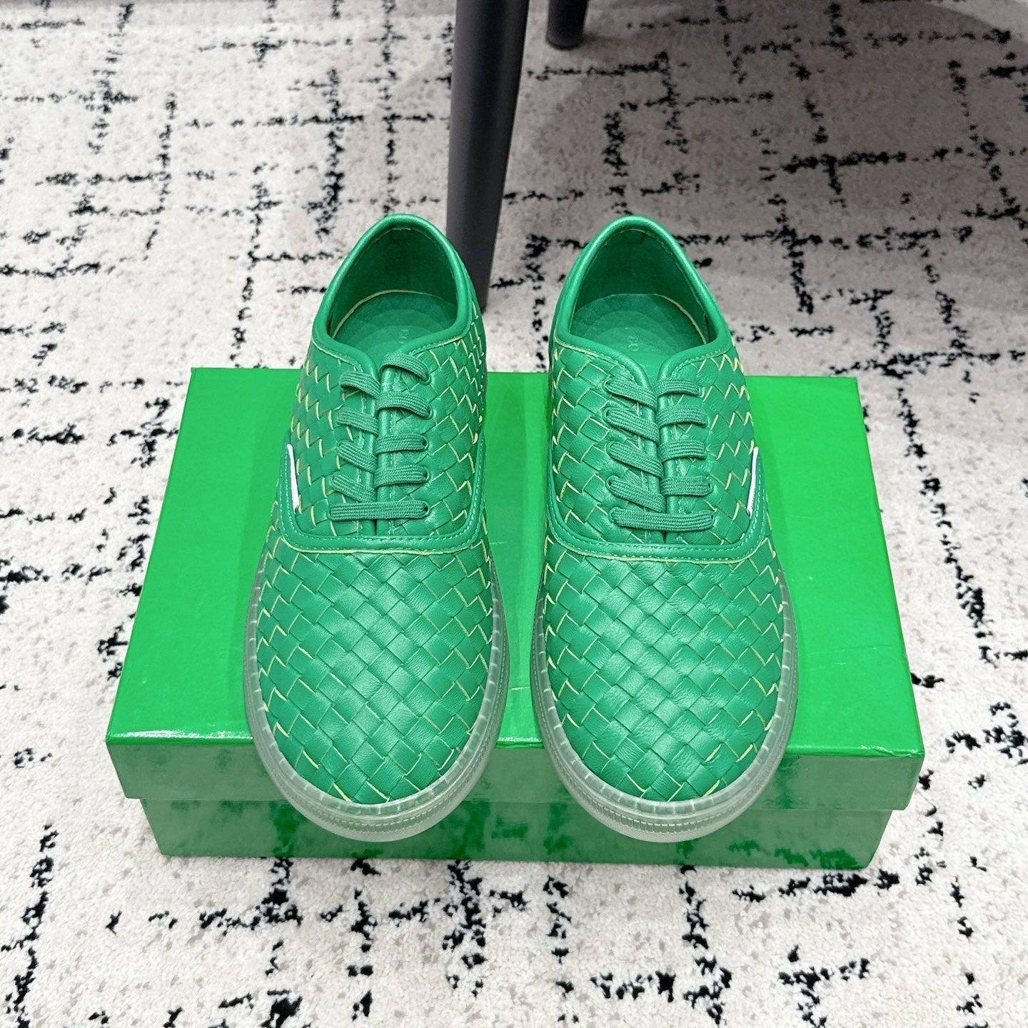 BOTTEGA VENETA 26S SNEAKERS IN GREEN WOVEN LAMBSKIN