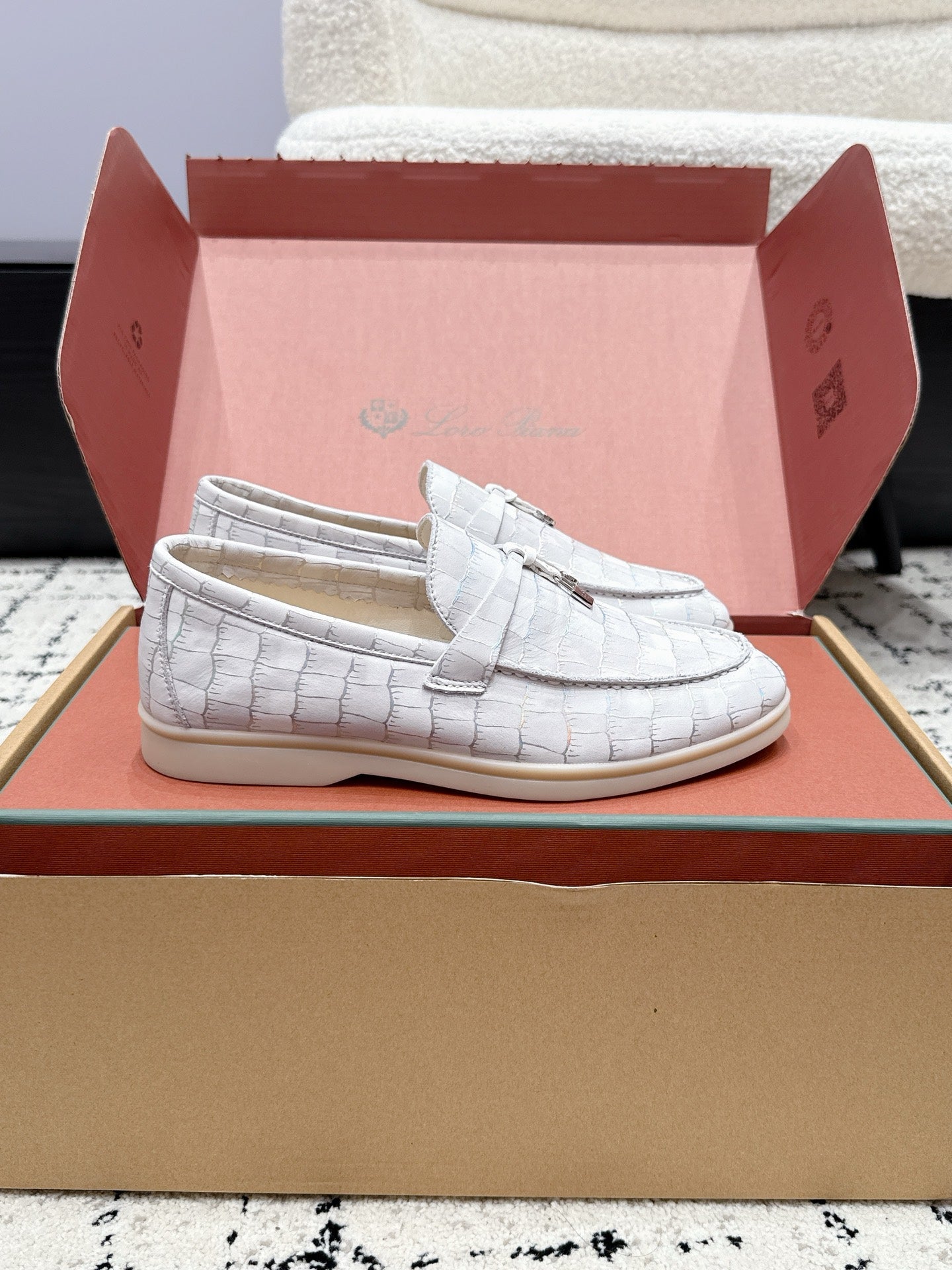 LP 26S SUMMER CHARMS WALK LOAFER IN WHITE CROCODILE CALFSKIN SILVER HARDWARE