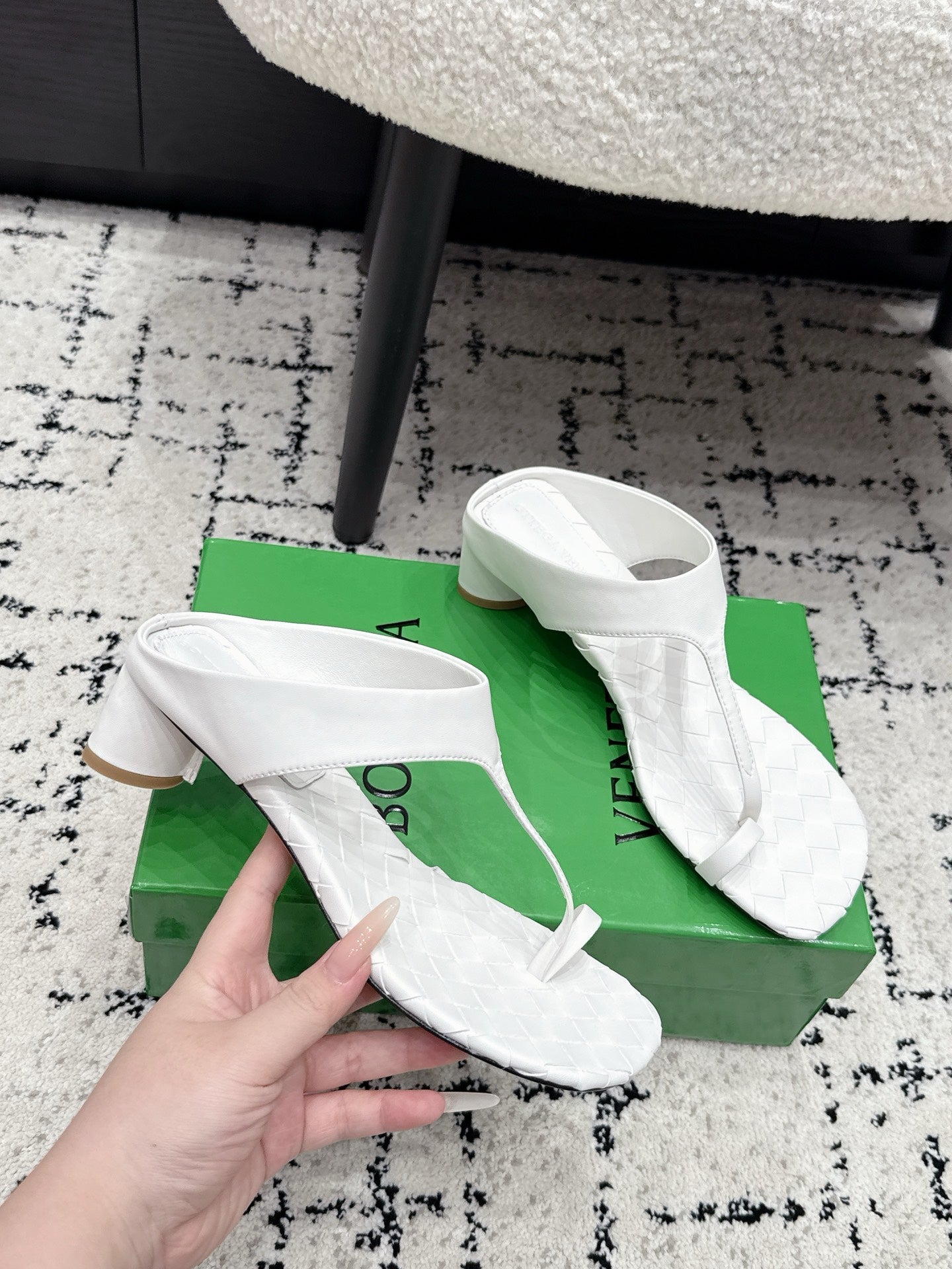 BOTTEGA VENETA 26S HIGH-HEEL THONG SANDALS 40 MM IN WHITE CALFSKIN