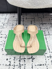 BOTTEGA VENETA 26S HIGH-HEEL THONG SANDALS 40 MM IN BEIGE CALFSKIN