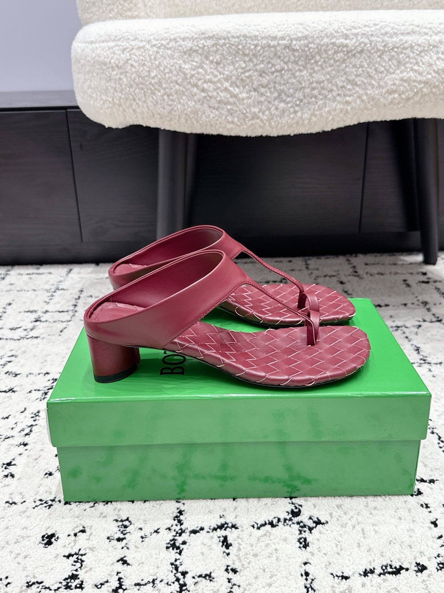 BOTTEGA VENETA 26S HIGH-HEEL THONG SANDALS 40 MM IN DARK RED CALFSKIN