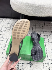 BOTTEGA VENETA 26S HIGH-HEEL THONG SANDALS 40 MM IN BLACK CALFSKIN