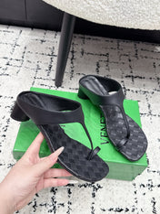 BOTTEGA VENETA 26S HIGH-HEEL THONG SANDALS 40 MM IN BLACK CALFSKIN