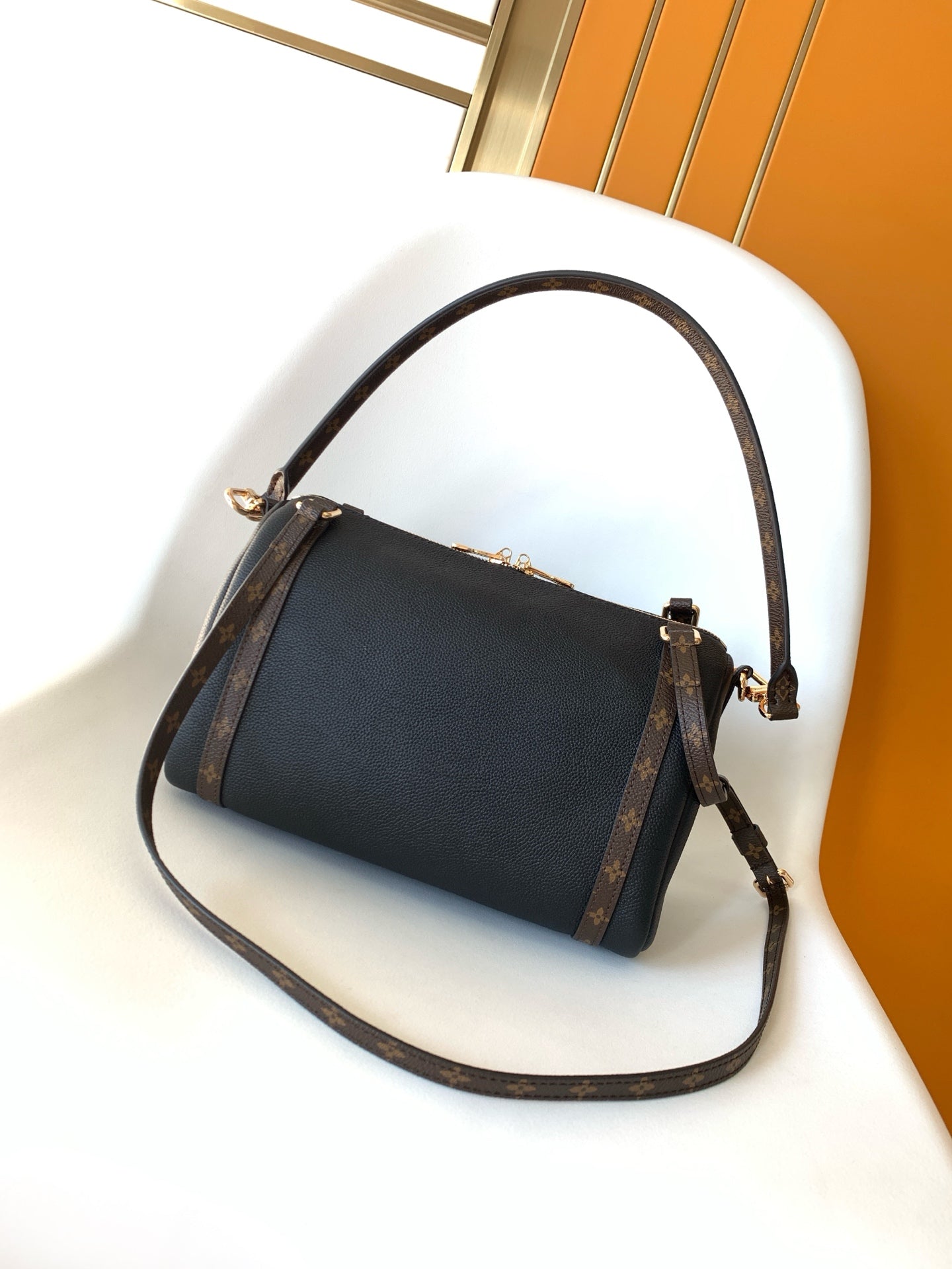 LV SMALL EXPRESS TRAVEL 26 IN BLACK CALFSKIN