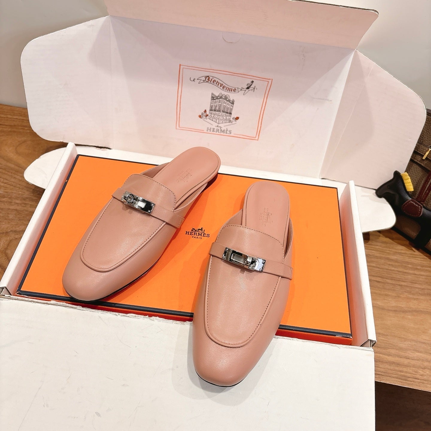HM 26S KELLY MULE IN NUDE PINK CALFSKIN SILVER HARDWARE