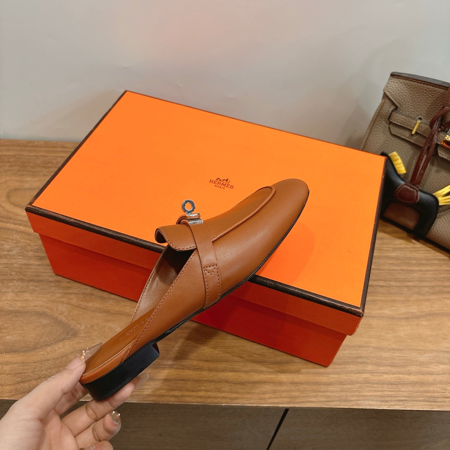 HM 26S KELLY MULE IN CARAMEL BROWN CALFSKIN SILVER HARDWARE