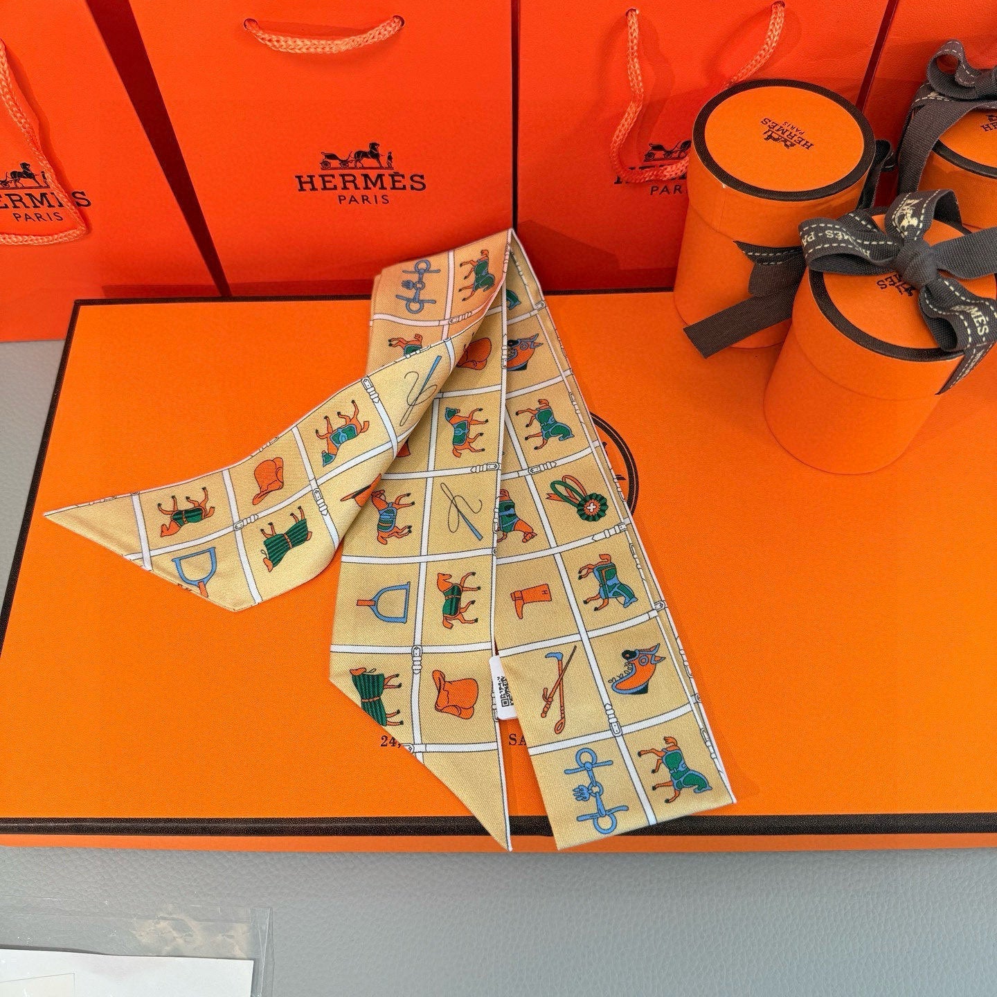 HERMES 25S SCARF 86 IN SILK 853137