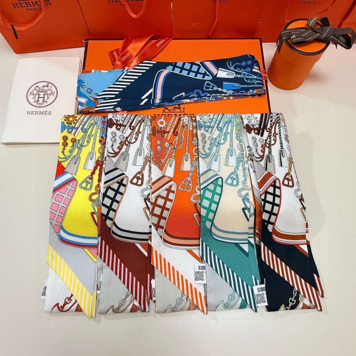 HERMES 25S SCARF 90 IN SILK 853148