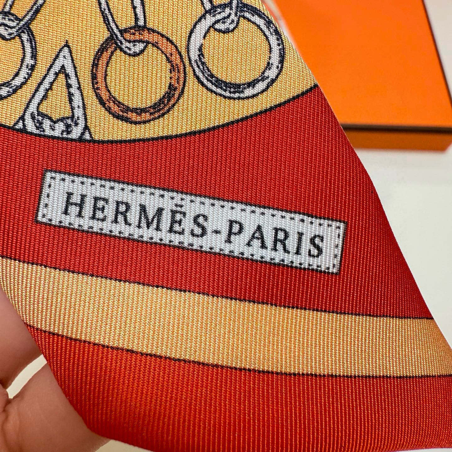 HERMES 25S SCARF 90 IN SILK 856722