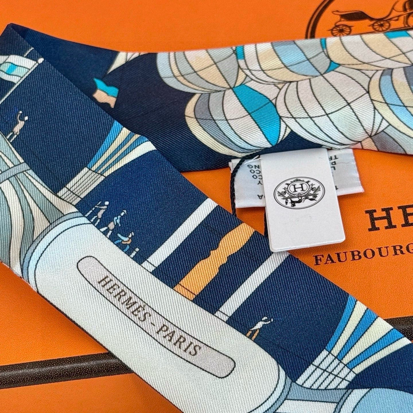 HERMES 25S NECKERCHIEF 86 IN SILK 991546