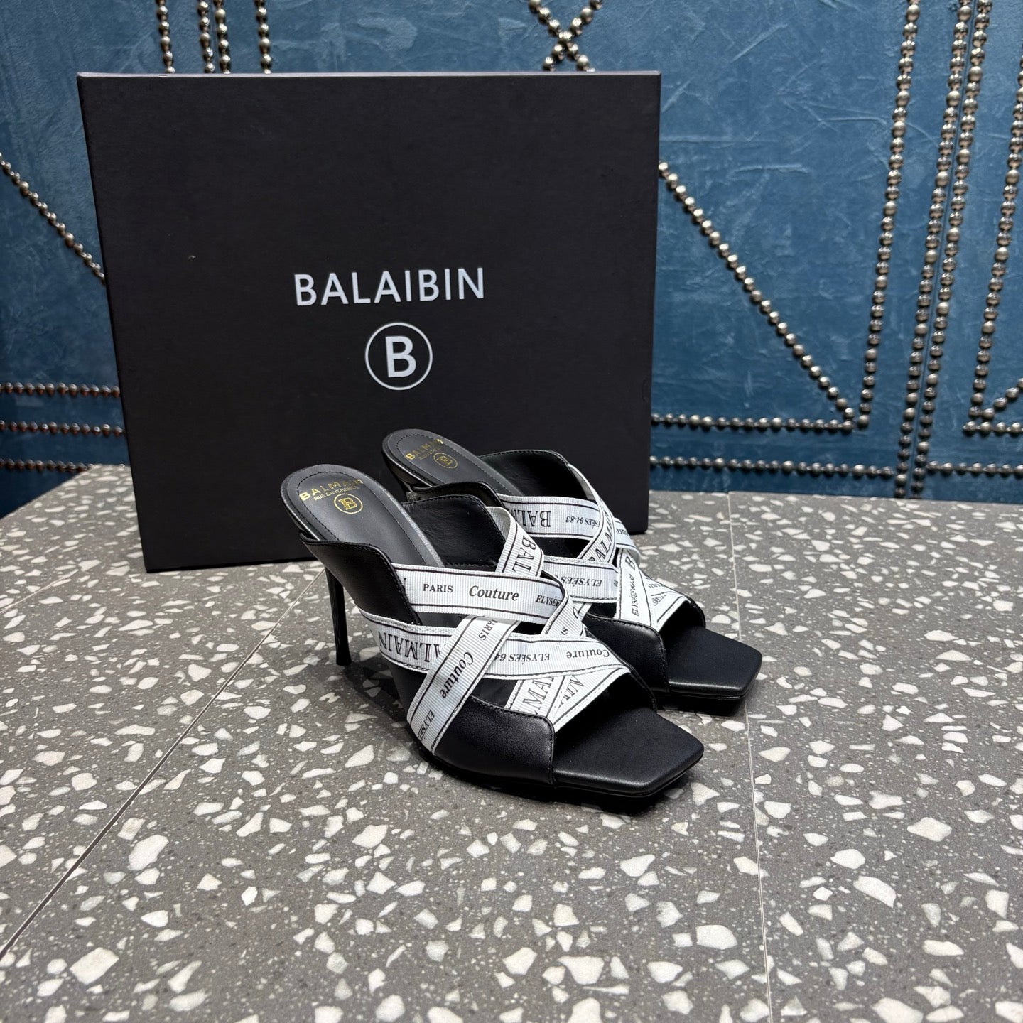 BALMAIN 26S HIGH-HEEL SANDALS 95 MM IN BLACK CALFSKIN AND WHITE FABRIC