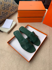 0RAN SANDALS IN FOREST GREEN CALFSKIN