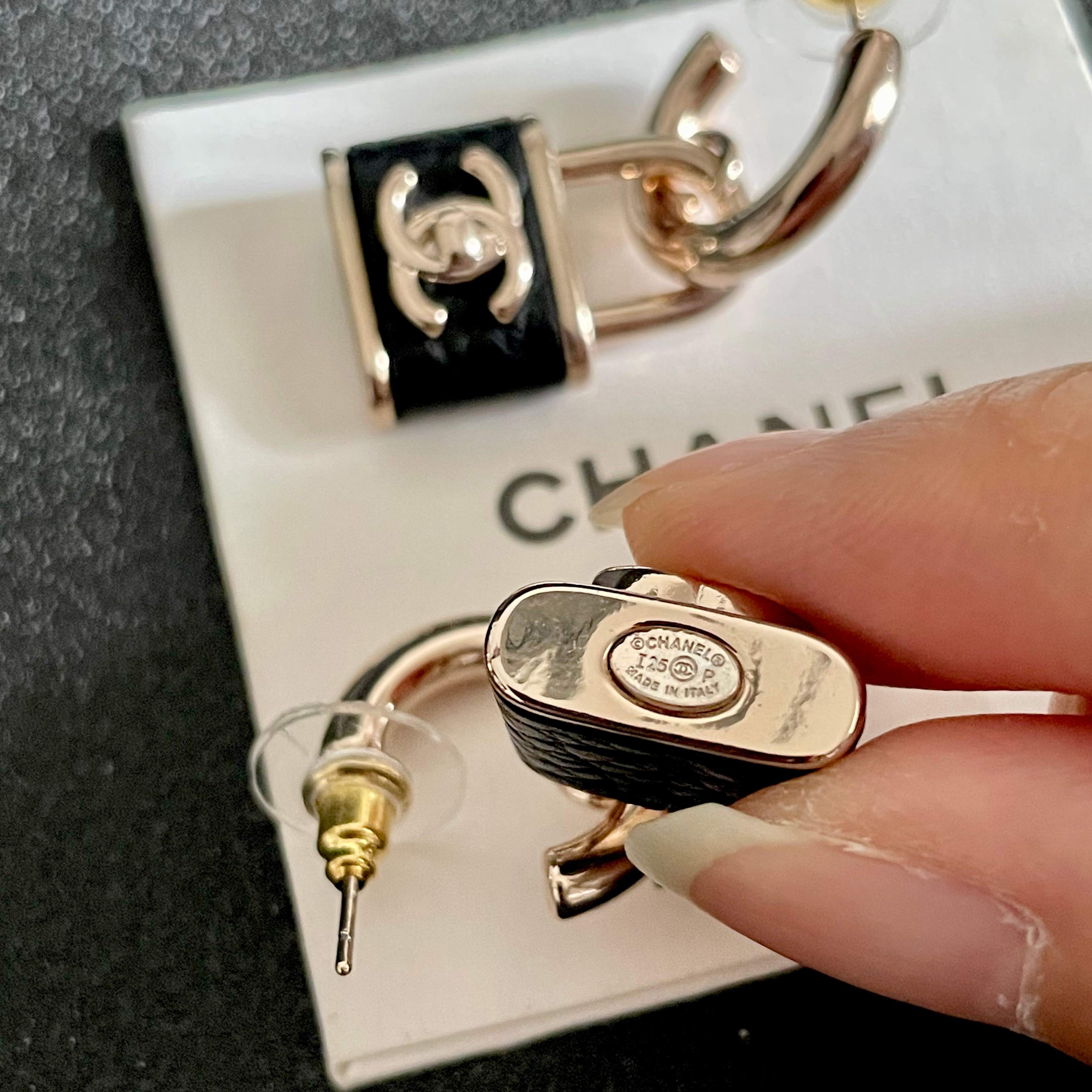 CHANEL 26S DOUBLE C LOGO PADLOCK DROP EARRINGS IN GOLD & BLACK METAL 629975