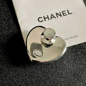 CHANEL 26S DOUBLE C LOGO CRYSTAL HEART BROOCH IN GOLD METAL 629994