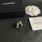 CHANEL 26S DOUBLE C LOGO BLACK ENAMEL CRYSTAL DROP STUD EARRINGS IN SILVER METAL 630075