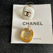 CHANEL 26S DOUBLE C LOGO WHITE ENAMEL OVAL STUD EARRINGS IN GOLD METAL 630078