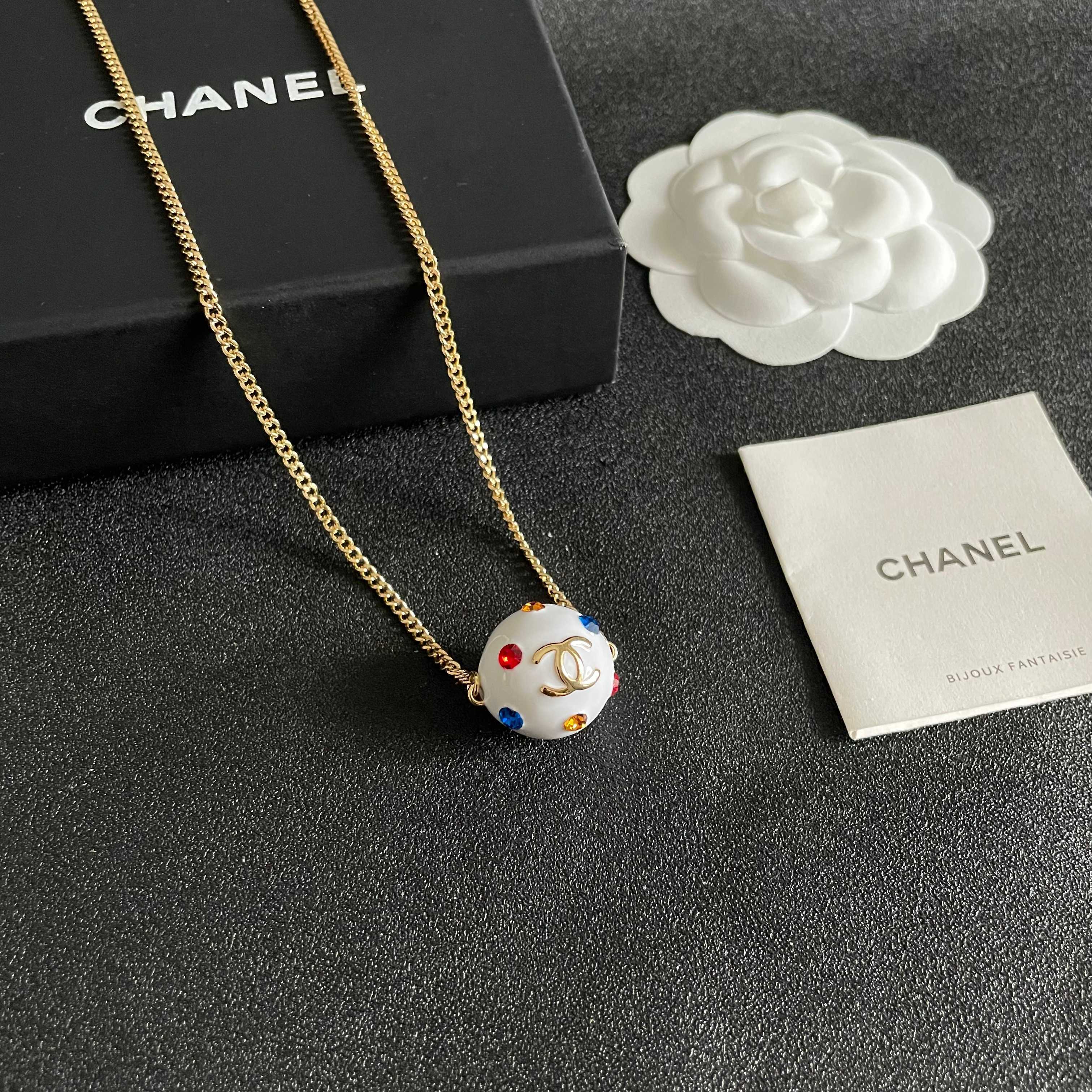 CHANEL 26S DOUBLE C LOGO WHITE ENAMEL CRYSTAL BALL PENDANT NECKLACE IN GOLD METAL 629889