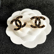 CHANEL 26S DOUBLE C LOGO BLACK ENAMEL STUD EARRINGS IN GOLD METAL 629902