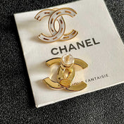 CHANEL 26S DOUBLE C LOGO WHITE ENAMEL STUD EARRINGS IN GOLD METAL 629903