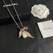 CHANEL 26S DOUBLE C LOGO LEAF & PEARL DROP PENDANT NECKLACE WITH CRYSTAL DETAIL IN GOLD METAL 631013