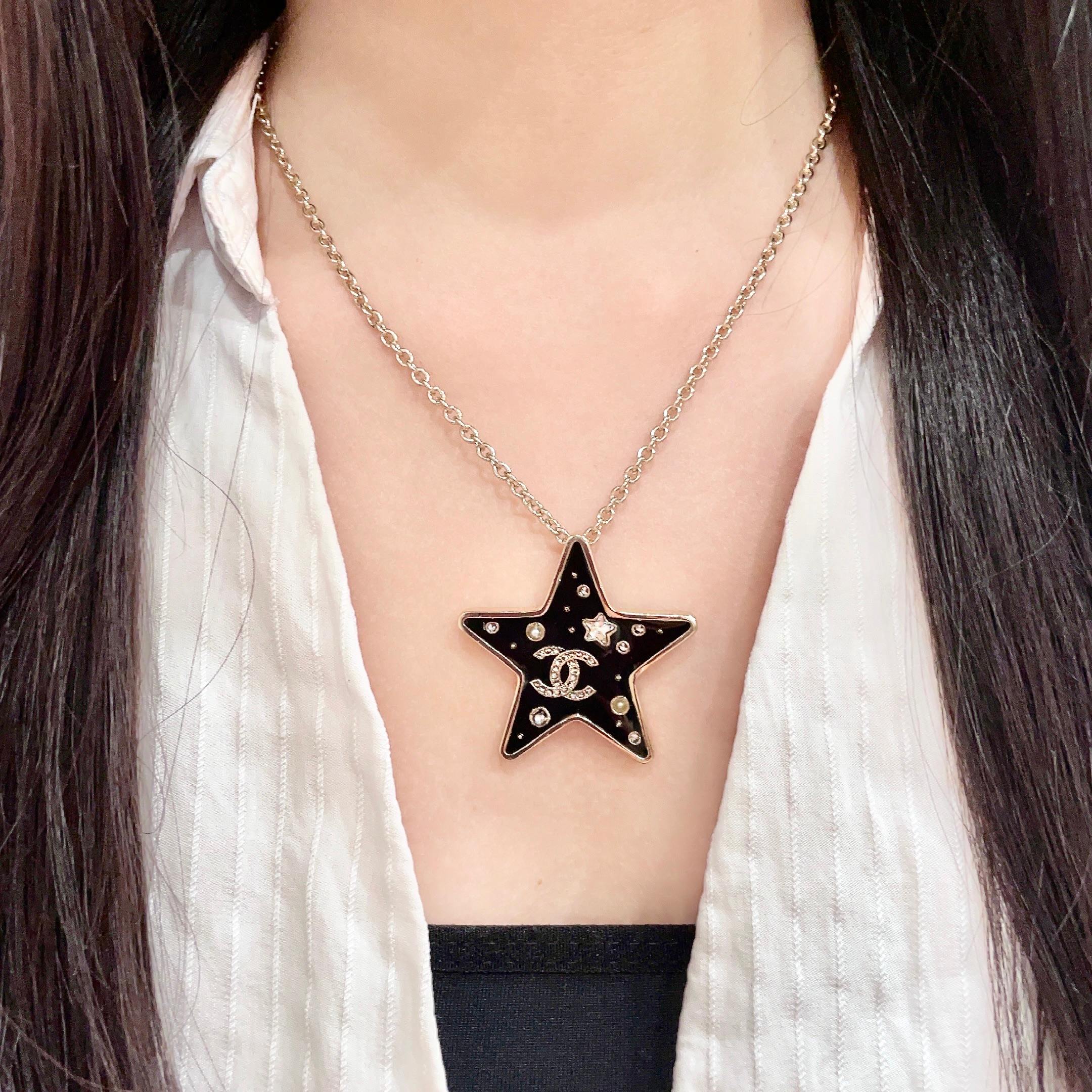 CHANEL 26S DOUBLE C LOGO BLACK ENAMEL STAR PENDANT NECKLACE WITH CRYSTAL DETAIL IN GOLD METAL 631015