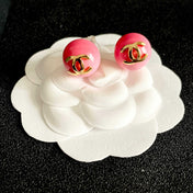 CHANEL 26S DOUBLE C LOGO PINK ENAMEL ROUND STUD EARRINGS IN GOLD METAL 631033