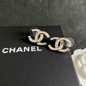 CHANEL 26S DOUBLE C LOGO CRYSTAL STUD EARRINGS IN SILVER METAL 631902