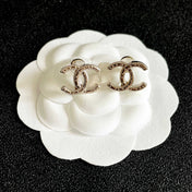 CHANEL 26S DOUBLE C LOGO CRYSTAL STUD EARRINGS IN GOLD METAL 631913