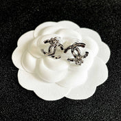 CHANEL 26S DOUBLE C LOGO PEARL STUD EARRINGS WITH FLORAL DETAIL IN SILVER METAL 631916