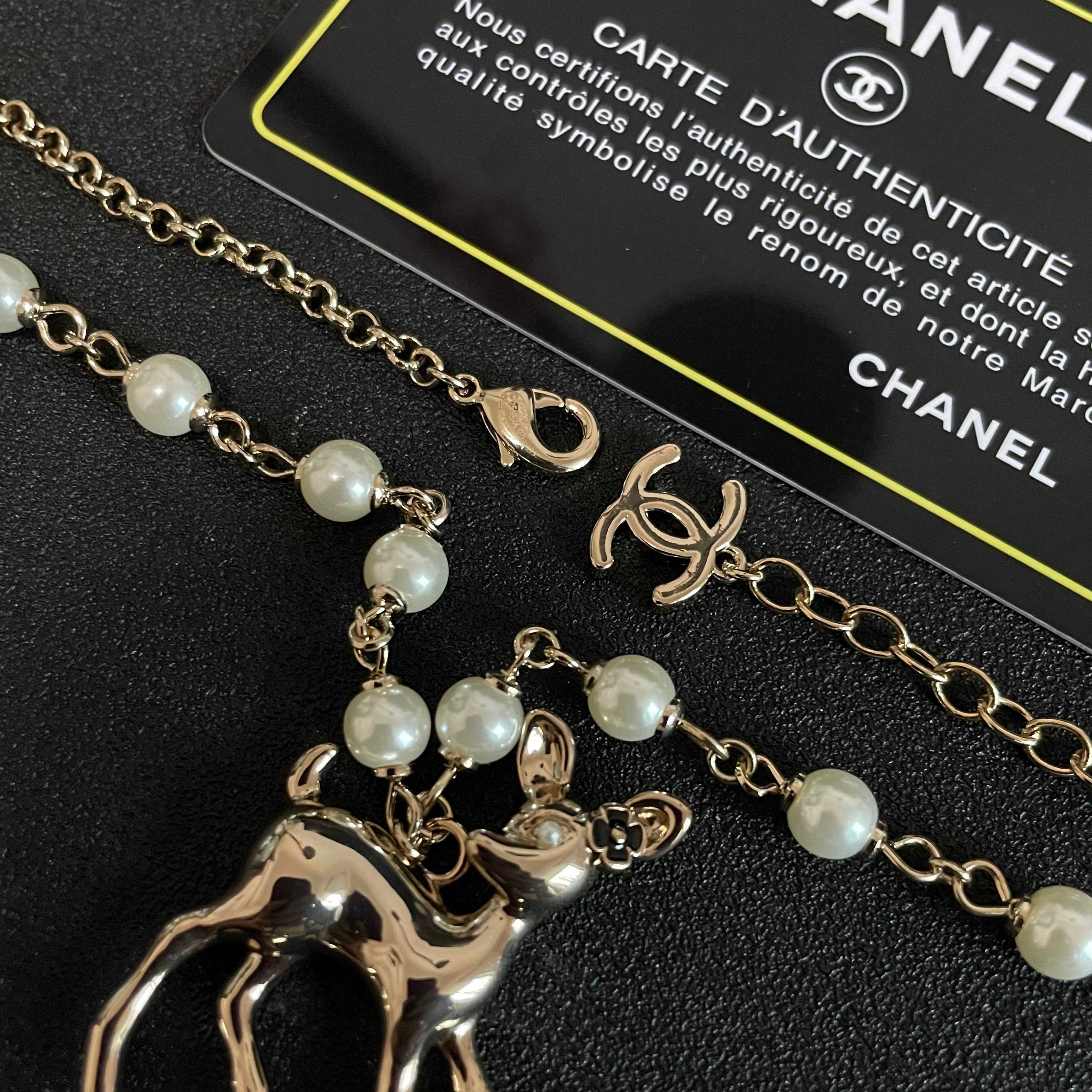 CHANEL 26S DOUBLE C LOGO FAWN CHARM NECKLACE WITH PEARL CHAIN IN GOLD METAL 633292