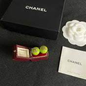 CHANEL 26S CHANEL CC LOGO PAVE CRYSTAL STUD EARRINGS IN NEON GREEN ENAMEL WITH GOLD METAL 633308