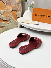 FLAT SLIDE IN RUBY RED LAMBSKIN WITH RHINSTONES