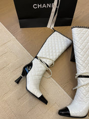 KNEE HIGH BOOTS 8 CM IN WHITE MIX BLACK CALFSKIN WITH PEARL CHAIN