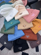BEANIE HAT IN BRUNETTE BROWN WOOL 332399