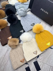 BEANIE HAT IN DOVE GRAY WOOL 352363
