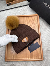 BEANIE HAT IN CHOCOLATE BROWN WOOL 352364