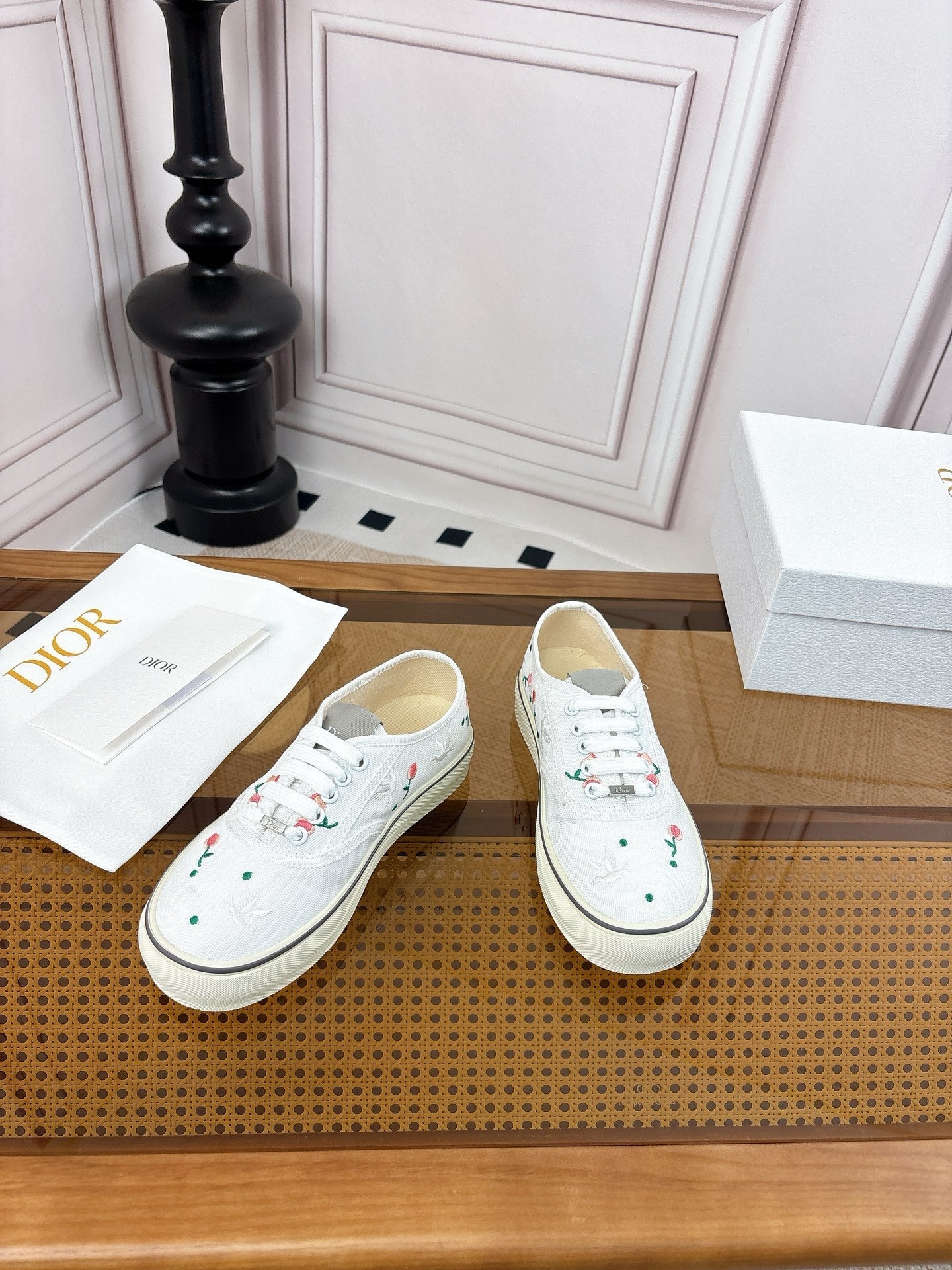 DIOR 26S LOW TOP SNEAKERS IN WHITE CANVAS WITH FLORAL EMBROIDERY