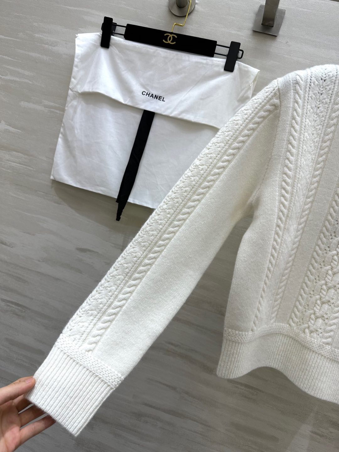 CHANEL 26S SWEATER 677