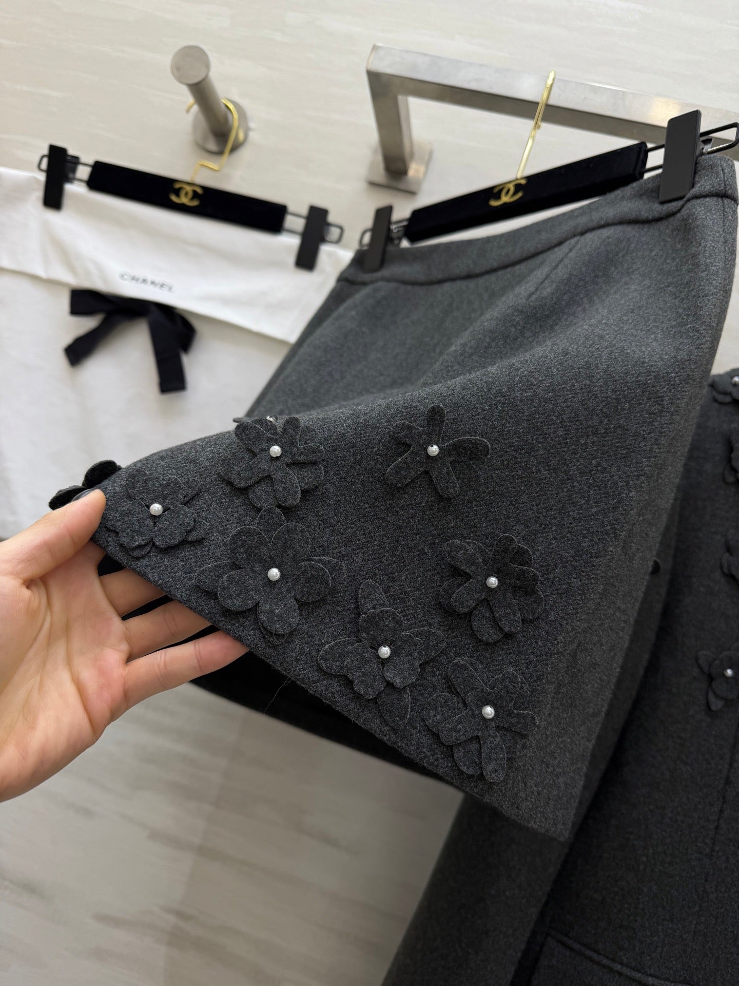 CHANEL 26S WOOL JACKET AND SKIRT SET 870
