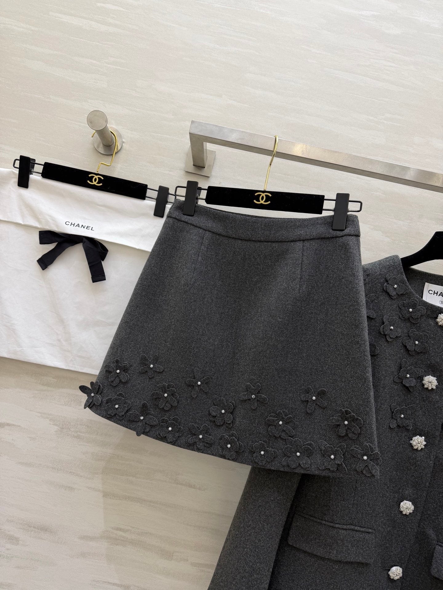 CHANEL 26S WOOL JACKET AND SKIRT SET 870