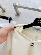 CHANEL 26S V-NECK SWEATSHIRT 974