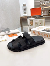 CHYPRE SANDAL IN BLACK CALFSKIN 186752