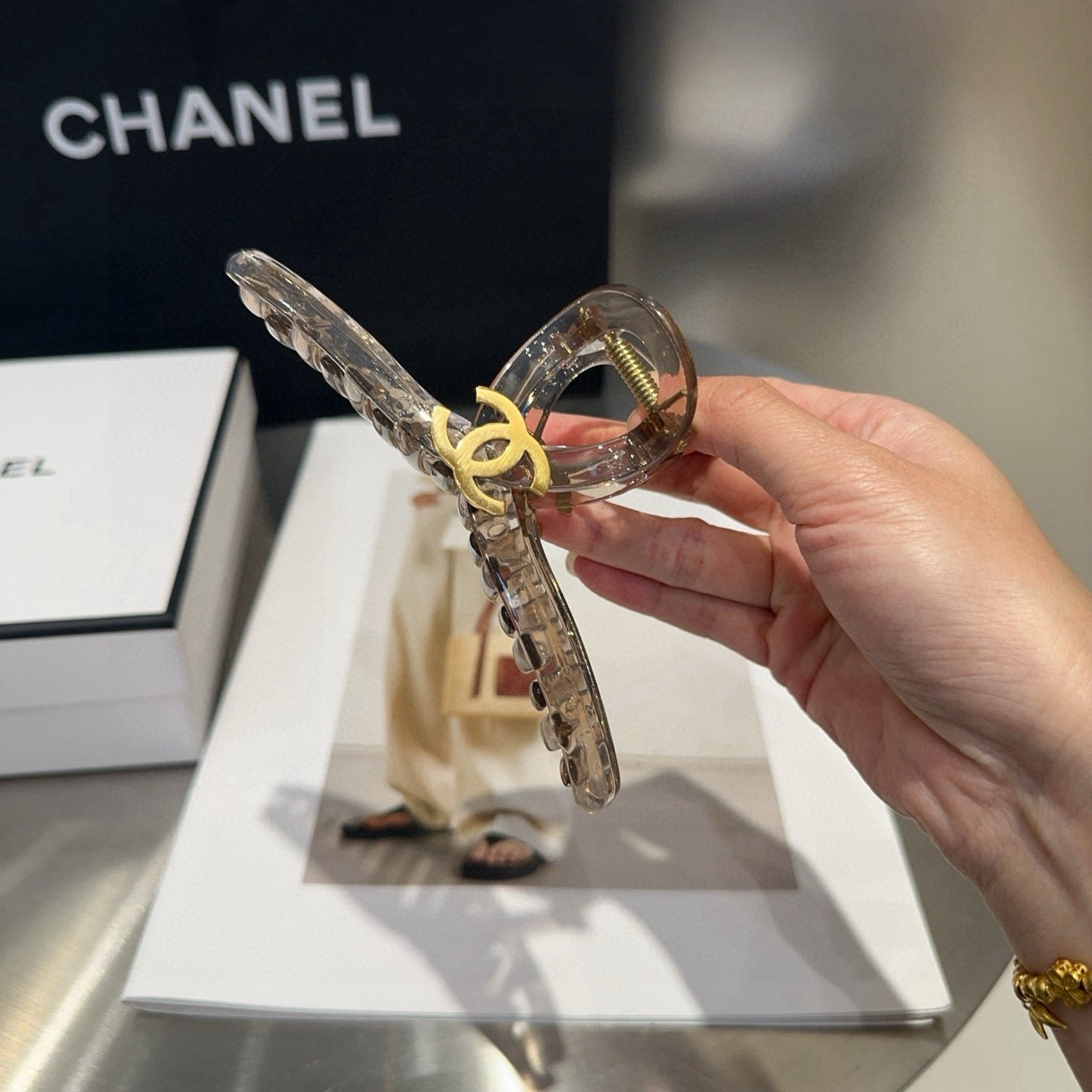 CHANEL 26S HAIR CLIP IN LIGHT BROWN ACETATE 512089