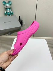 POOL CROCS IN HOT PINK RUBBER