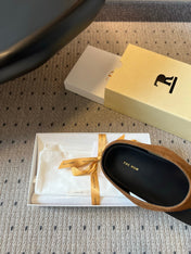 THE ROW 26S THONG SANDALS IN CARAMEL BROWN SUEDE