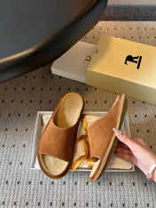 THE ROW 26S THONG SANDALS IN CARAMEL BROWN SUEDE
