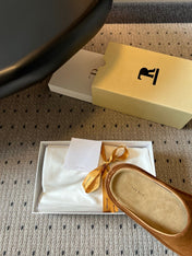 THE ROW 26S THONG SANDALS IN CARAMEL BROWN SUEDE