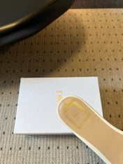 DIOR 26S DWAY SLIDE IN WHITE FABRIC AND LAMBSKIN